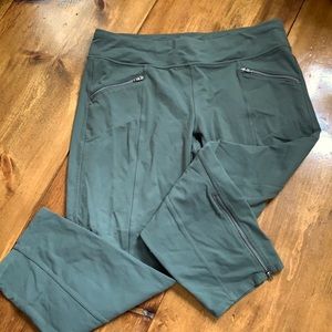 Athleta cute cropped pants size medium